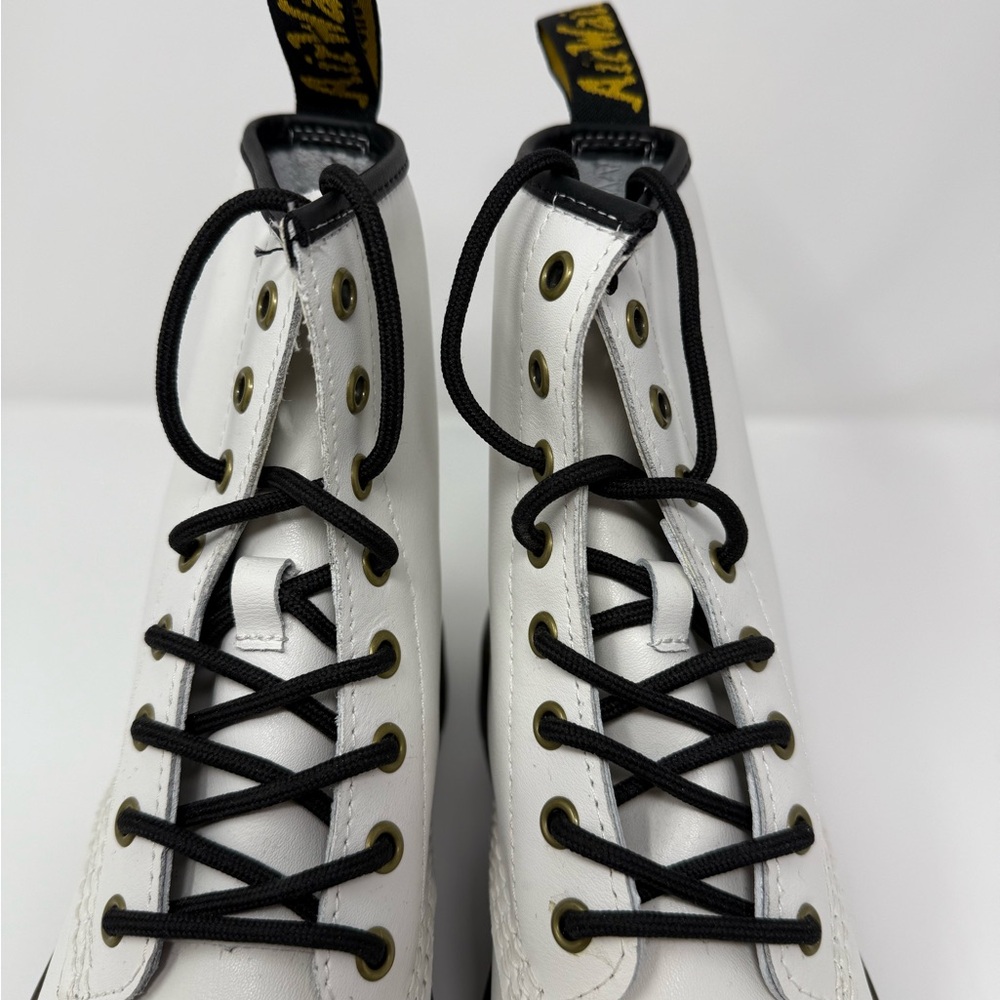 Dr. Martens White Leather Combat Boots Classic Doc Martens EUC Unisex - Picture 7 of 14